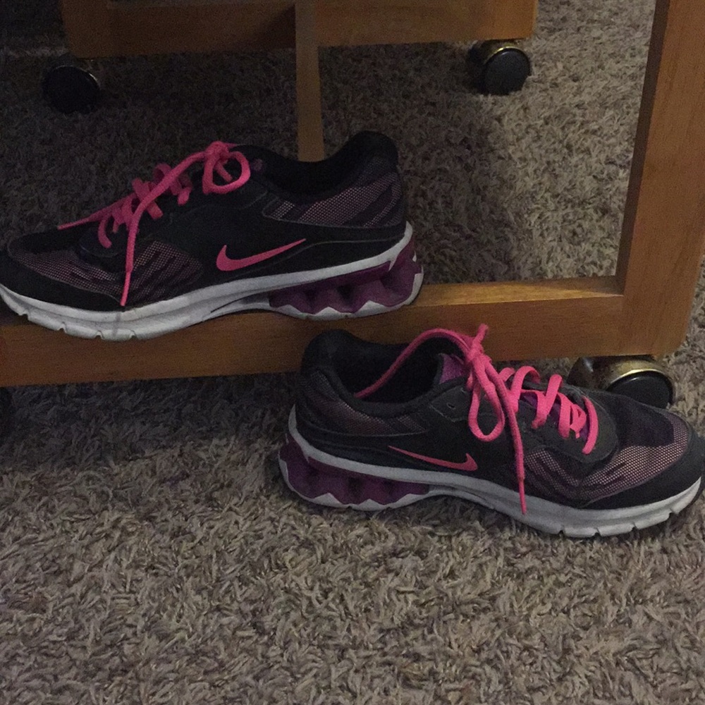 Reax Run Nike Shoes - Picture 3 of 8
